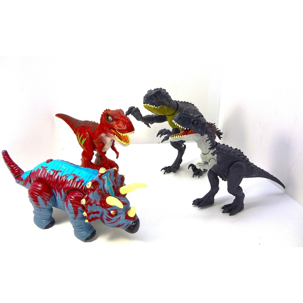 Lot of 4 dinosaurs - moves and roars!‎